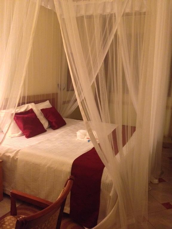 J Residence Motel Εντέμπε Δωμάτιο φωτογραφία