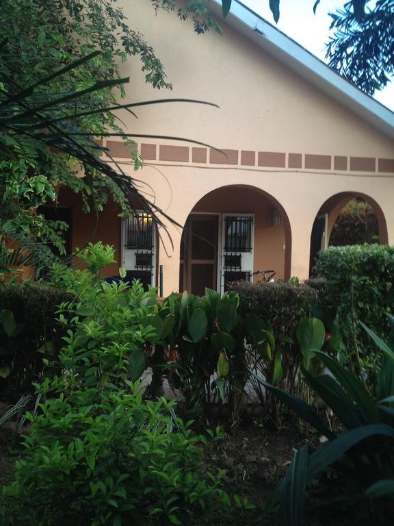 J Residence Motel Εντέμπε Εξωτερικό φωτογραφία
