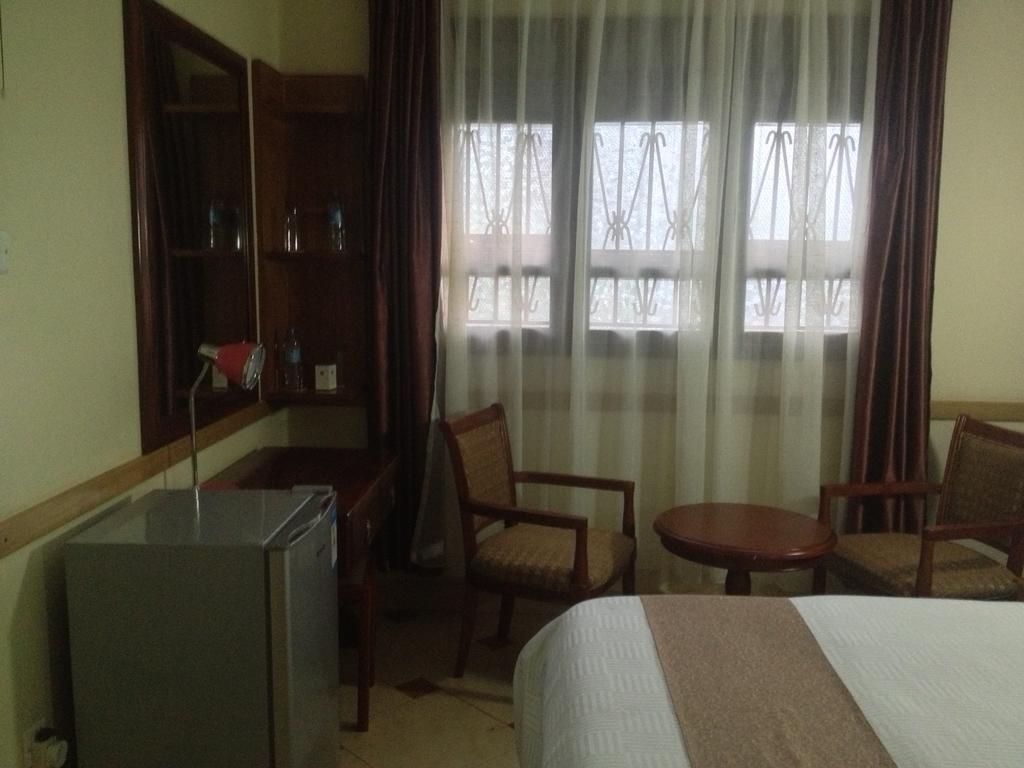 J Residence Motel Εντέμπε Δωμάτιο φωτογραφία