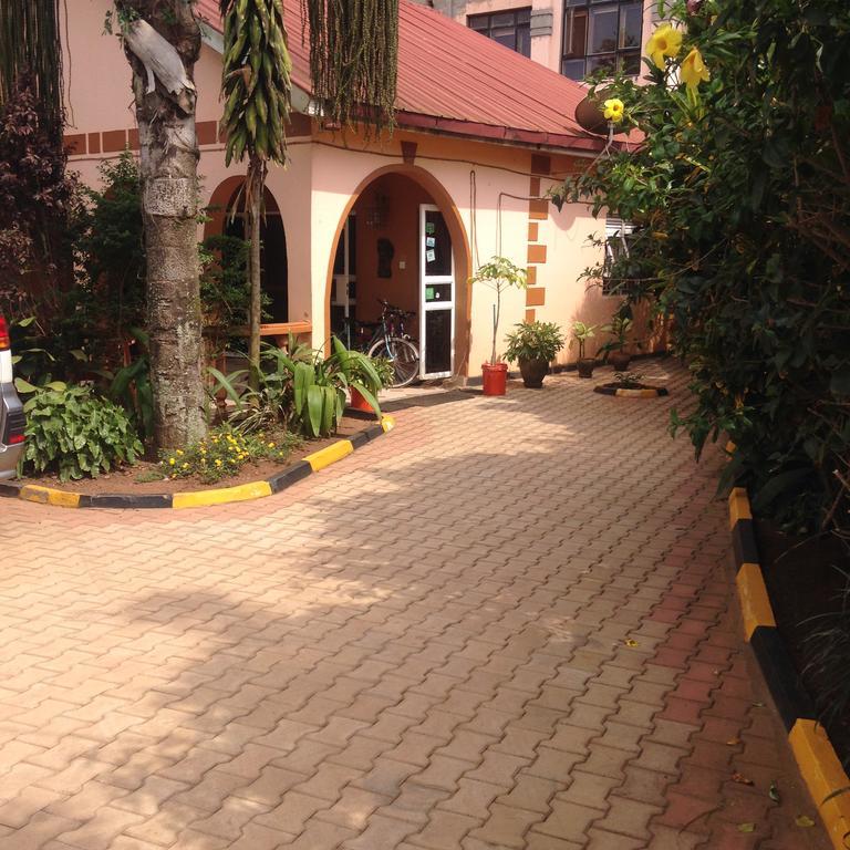 J Residence Motel Εντέμπε Εξωτερικό φωτογραφία
