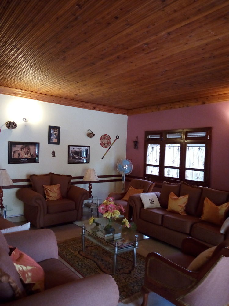 J Residence Motel Εντέμπε Εξωτερικό φωτογραφία