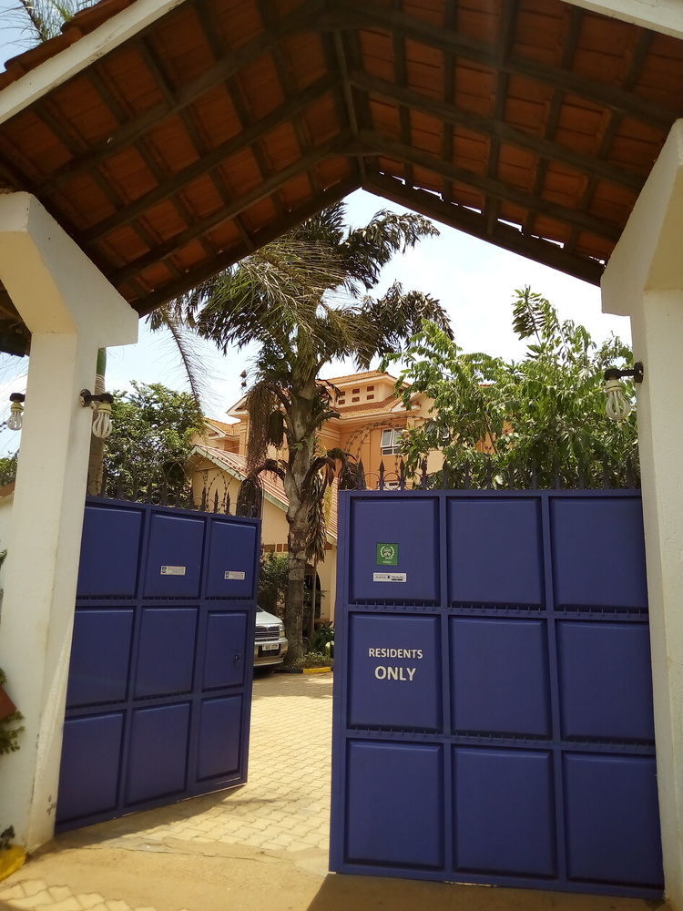 J Residence Motel Εντέμπε Εξωτερικό φωτογραφία