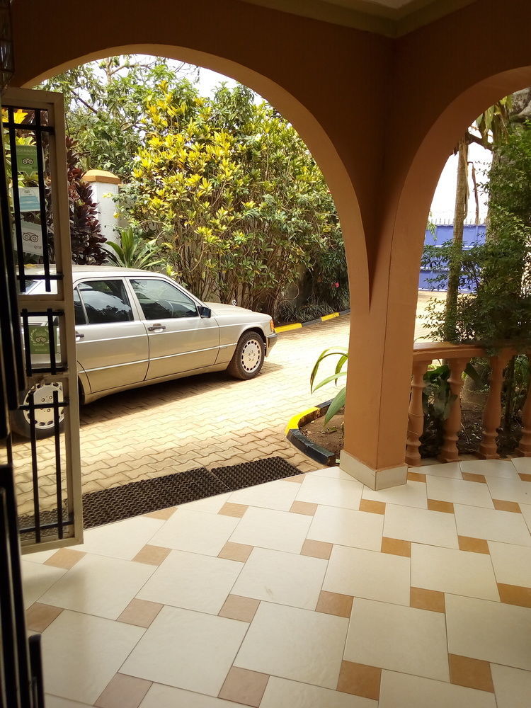 J Residence Motel Εντέμπε Εξωτερικό φωτογραφία